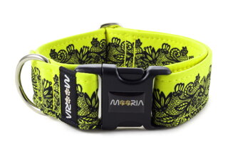 Black Print Lace collar in Neon Yellow